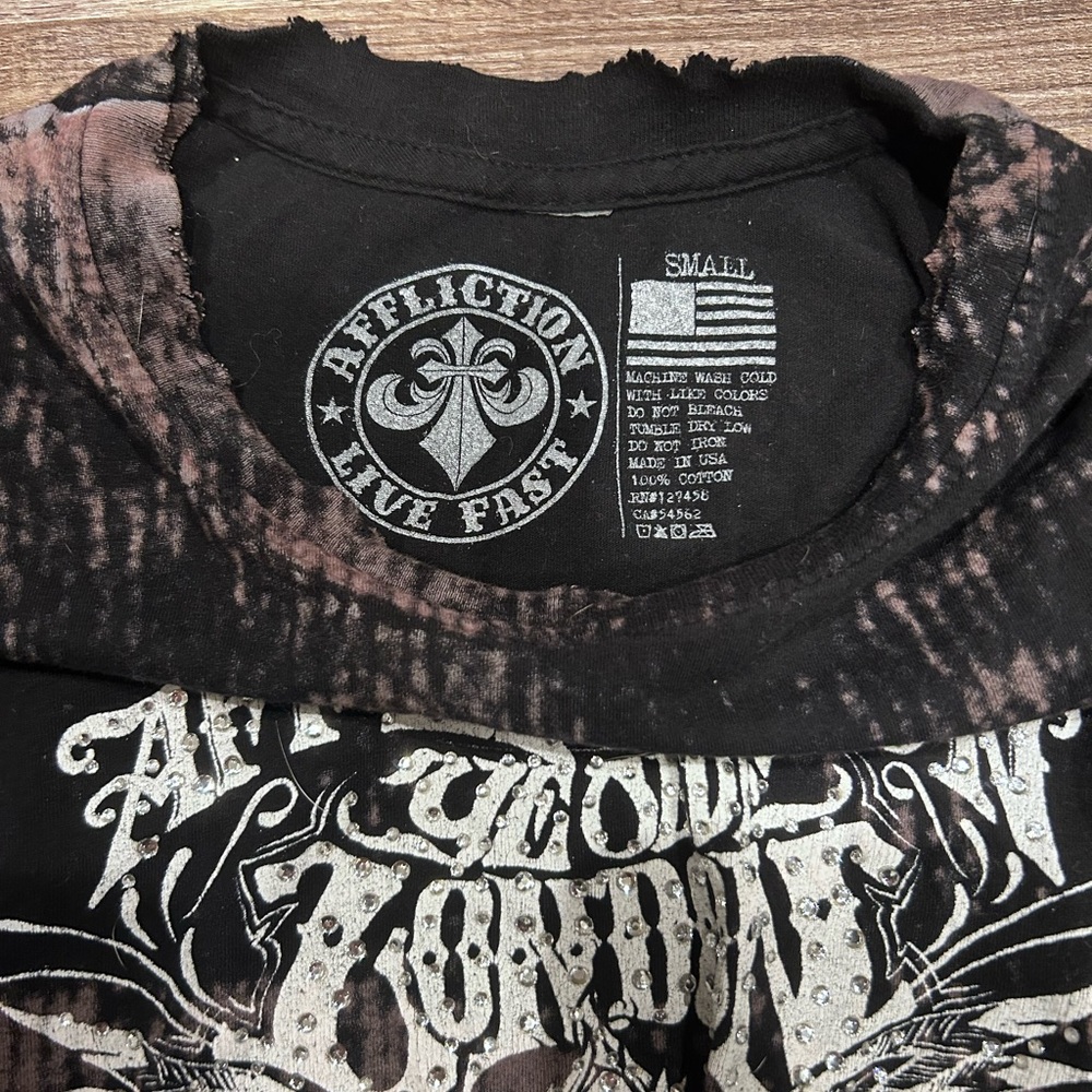 Affliction Women’s Black and White flaming Winged Heart Tee - Picture 3 of 4